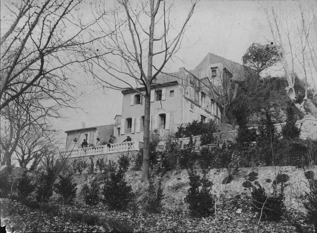 Réunion familiale au Paradou à Jouques en juillet 1930 ©Domaine Saint-Antonin - Association TOUN